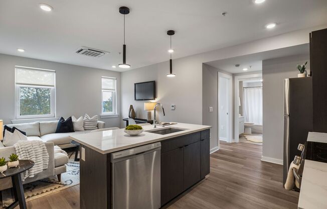 2 beds, 1 bath, 815 sqft, $2,130, Unit D215