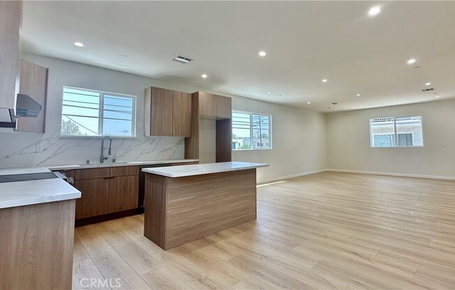 7726 1/2 LAUREL CYN BLVD