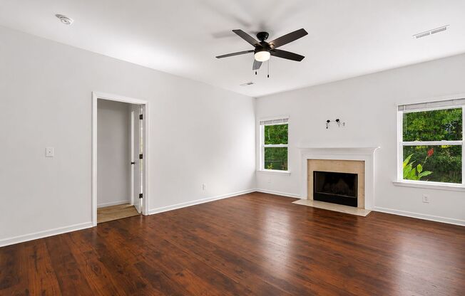 4BR Home in Copper Ridge | First-Floor Suite, Office & Fenced Backyard