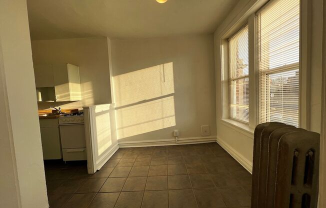 Studio, 1 bath, 400 sqft, $825, Unit 415