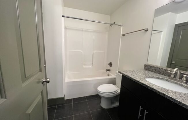 2 beds, 2 baths, 847 sqft, $1,499, Unit 1100 - 222
