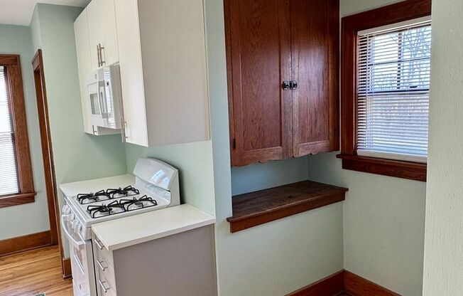 4 beds, 1 bath, $2,995