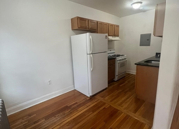 Studio, 1 bath, 999 sqft, $1,700, Unit 3