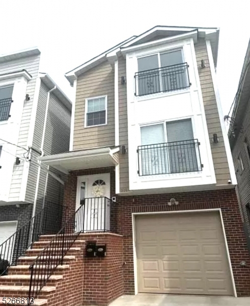 221 FRANKLIN ST