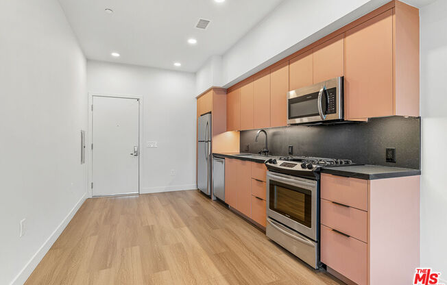 Studio, 1 bath, 638 sqft, $3,295, Unit 215