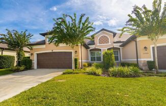 Beautiful golf course view home