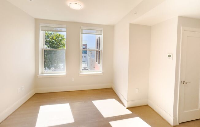 1 bed, 1 bath, $3,300, Unit 330