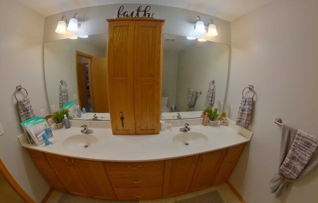 3D Tour Available - Open Kitchen + Spacious Bedrooms + Perfect Location! Available July 1st!
