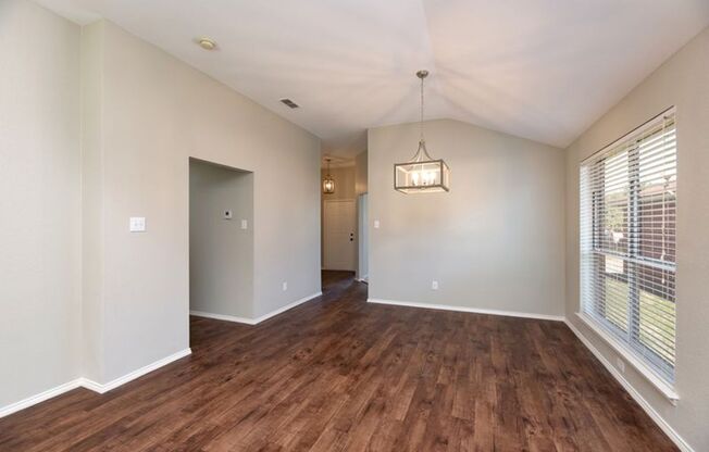 Move in Ready! 3 Bed/ 2 Bath in White Settlement