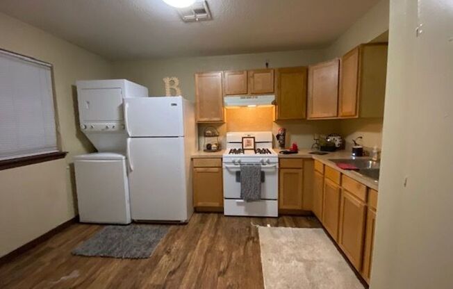 2 beds, 1 bath, 704 sqft, $795, Unit 218 south 5 #3