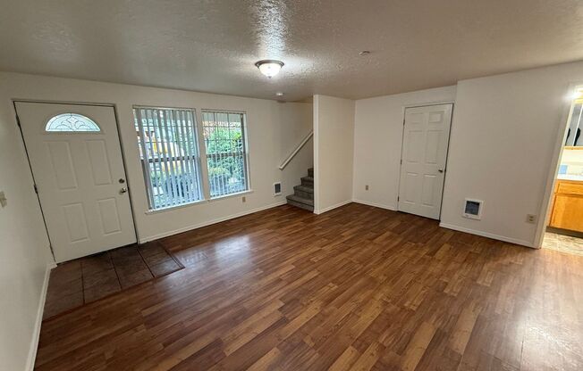 3 beds, 2 baths, 1,200 sqft, $1,695, Unit 38