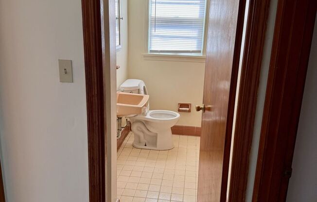 Spacious 2 Bedroom Apartment in Excellent Location