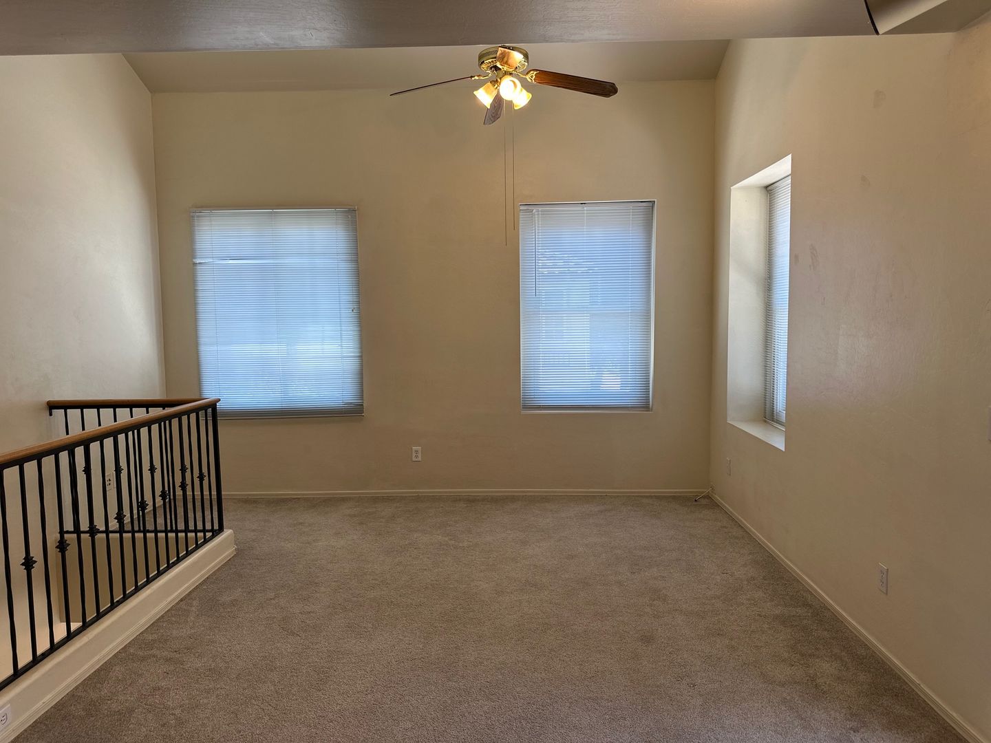Comfort with Resort-Style Living 2BED/2BATH in Gilbert!  *New WASHER and DRYER**