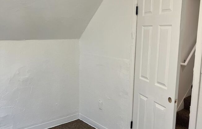 3 beds, 1 bath, $1,250