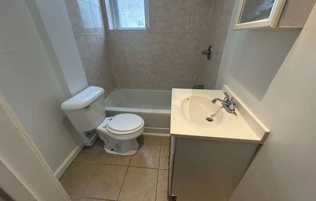 Studio, 1 bath, 280 sqft, $990, Unit A24