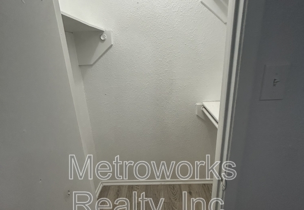 105 PINE MDW DR