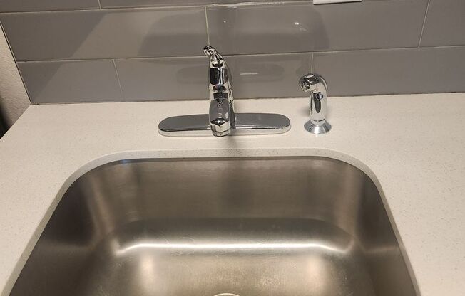 1 bed, 1 bath, 591 sqft, $1,525, Unit B-305