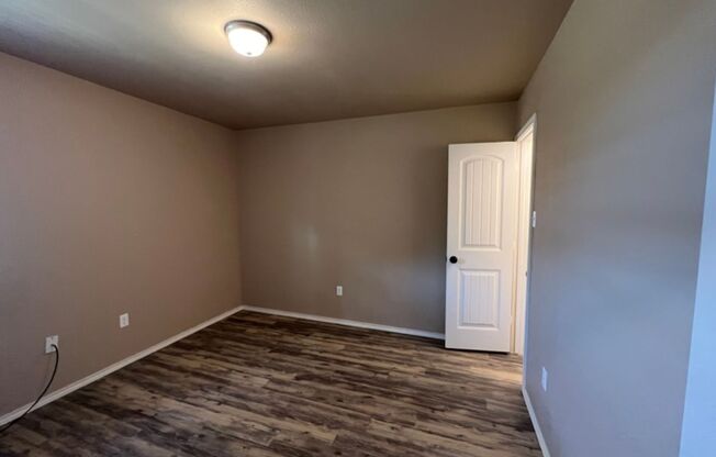 3 beds, 2 baths, $1,399