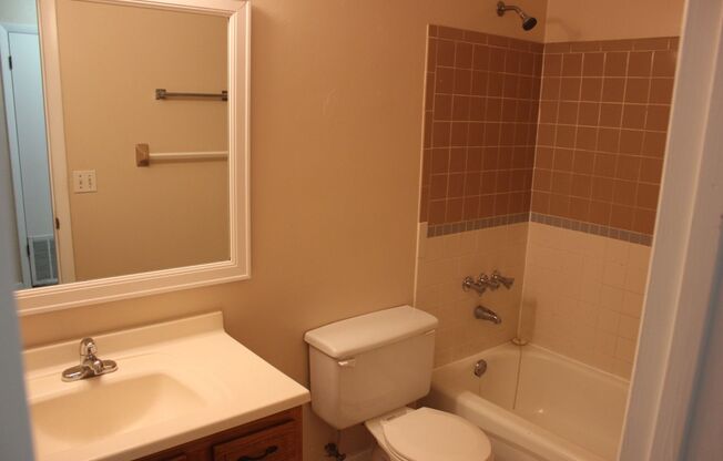 2 beds, 1 bath, $1,075