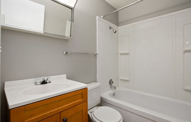 1 bed, 1 bath, 425 sqft, $925, Unit 2002-04