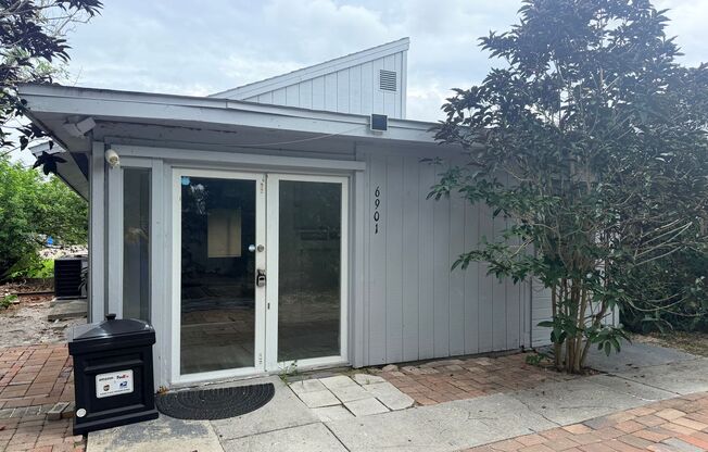Available Now! 2 Bed, 1 Bath Duplex