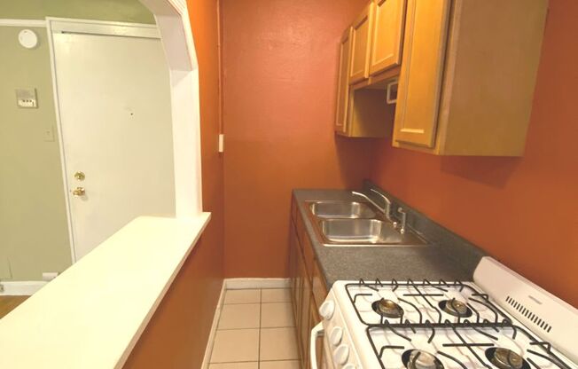Studio, 1 bath, $825, Unit 05
