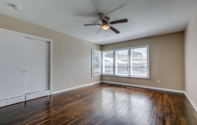 3 beds, 1 bath, $1,295