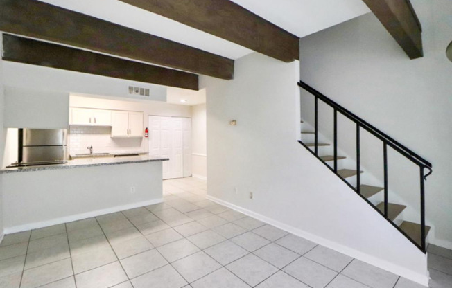 5929 QUEENSLOCH DR