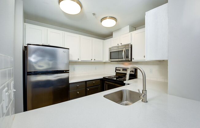 2 beds, 2 baths, 865 sqft, $2,350, Unit 2-204