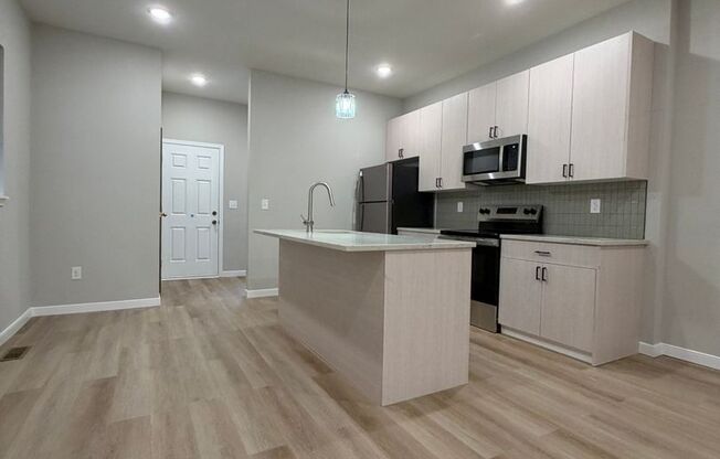 ⭐⭐⭐ NEWLY RENOVATED 4 BEDROOMS & 2.5 BATH HOUSE LOCATED IN WEST PHILLY ⭐⭐⭐
