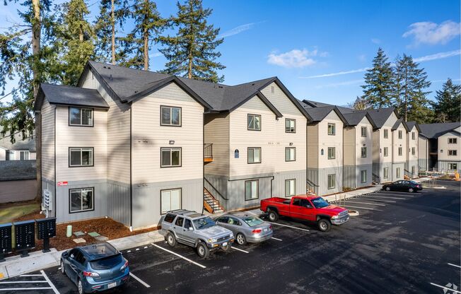 2 beds, 1 bath, 957 sqft, $1,695, Unit B21