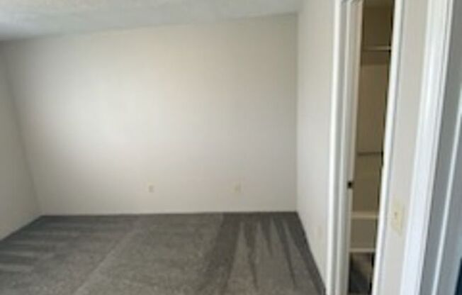 2 beds, 2 baths, 856 sqft, $869, Unit 2827-1817