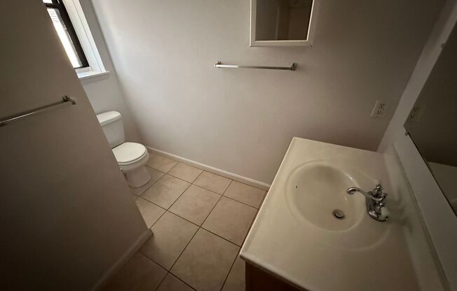 2 beds, 1 bath, 900 sqft, $2,080, Unit 732 S. Millvale Ave. #B7