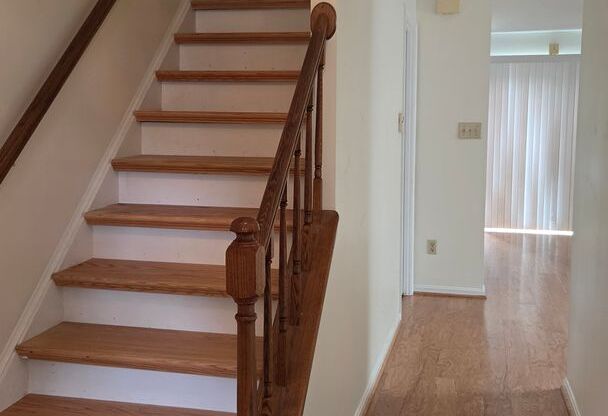 Great Arlington Location with Garage!