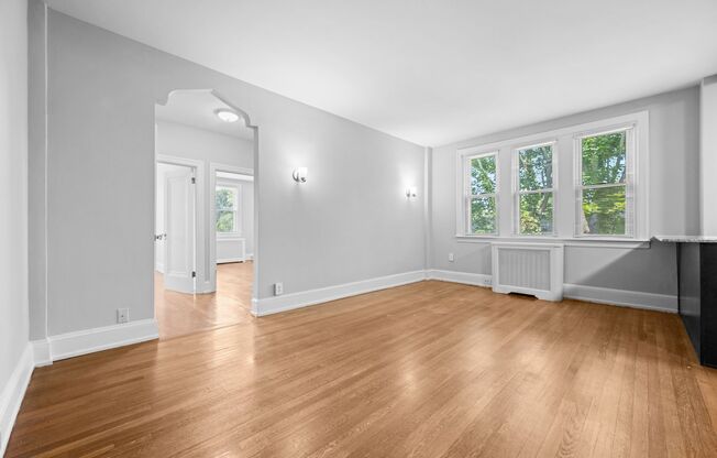 2 beds, 1 bath, 902 sqft, $2,300, Unit 210A
