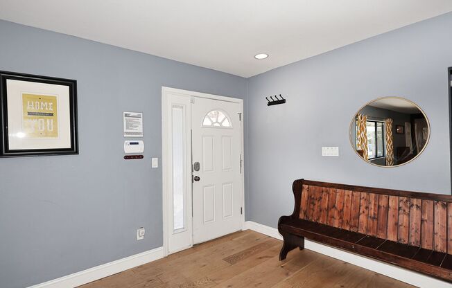 Fully Furnished Remodeled 4 Bedroom / 4 Bathroom Home with spacious back yard & pool in Central Phoenix!