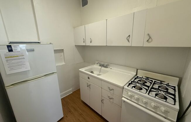 Studio, 1 bath, 308 sqft, $1,175, Unit Bayard Manor 103