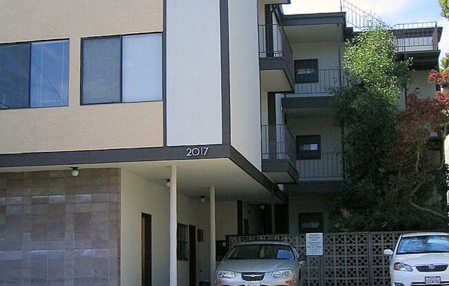 2 beds, 1 bath, $2,795, Unit B