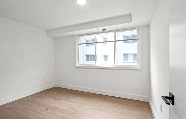 4 beds, 2 baths, 1,002 sqft, $4,950, Unit 117