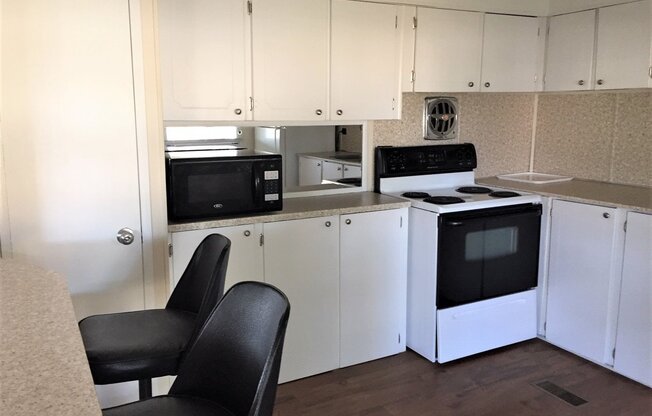 2 beds, 1 bath, $975