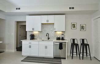 4 beds, 1 bath, $4,000, Unit UNIT 2