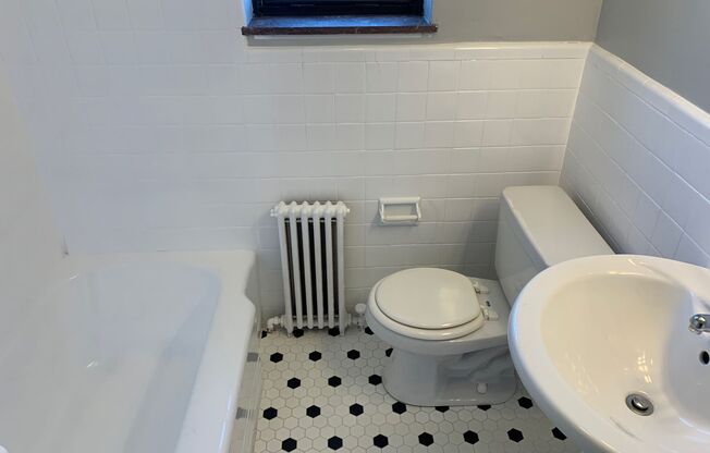 3 beds, 1 bath, 1,000 sqft, $1,999, Unit 6236 Fifth Ave. #300A