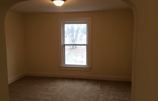623 W Creighton Ave