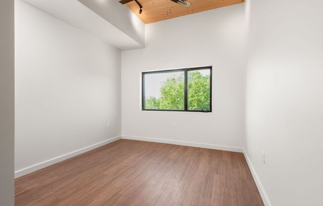 2 beds, 2 baths, 910 sqft, $1,867, Unit 213