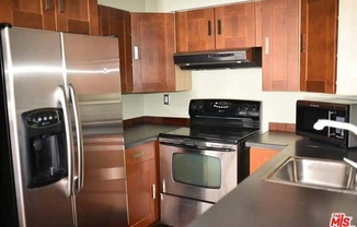 1 bed, 1 bath, 777 sqft, $2,350, Unit 301