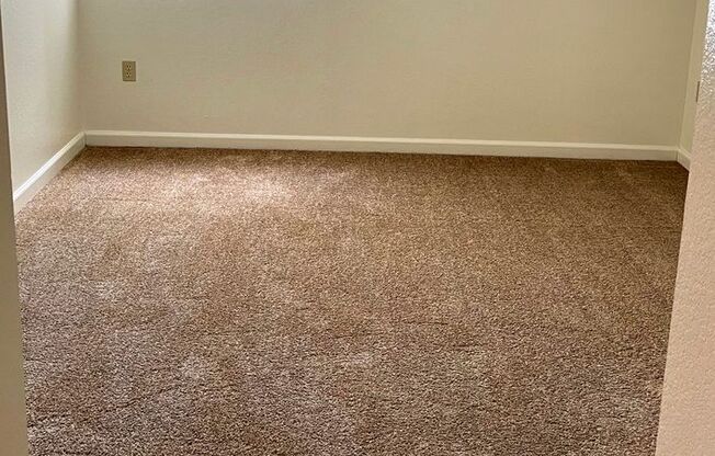 1 bed, 1 bath, 637 sqft, $2,000, Unit 162