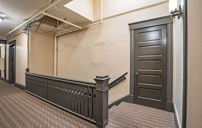 Avenue Building: Centrally located in University District!