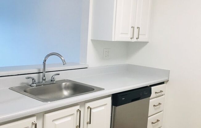 2 beds, 1.5 baths, 950 sqft, $2,275, Unit 142