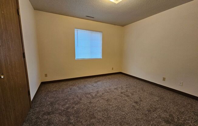 2 beds, 1 bath, $925, Unit 810