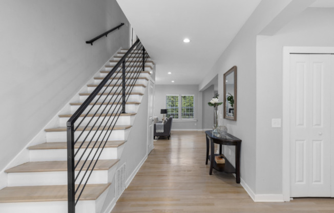 48 ROGERS ST SE